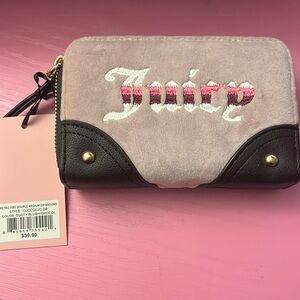 **New with tags**
Juicy Couture Pink Brown Retro Vibe Double Sided Zip